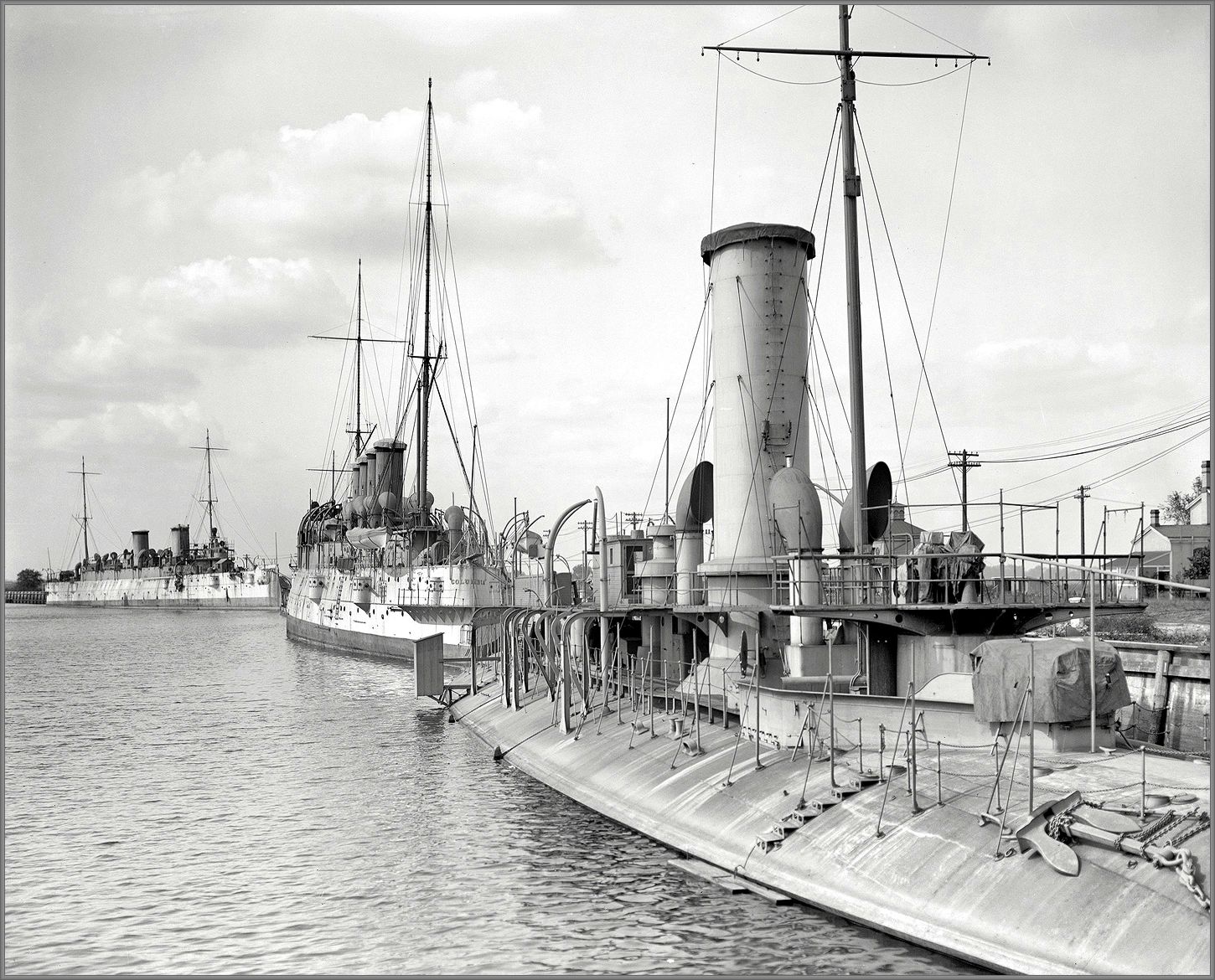 Protected cruisers USS Minneapolis and USS Columbia and armored ram ironclad USS Katahdin, League Island Navy Yard, Philadelphia, 1908..jpg