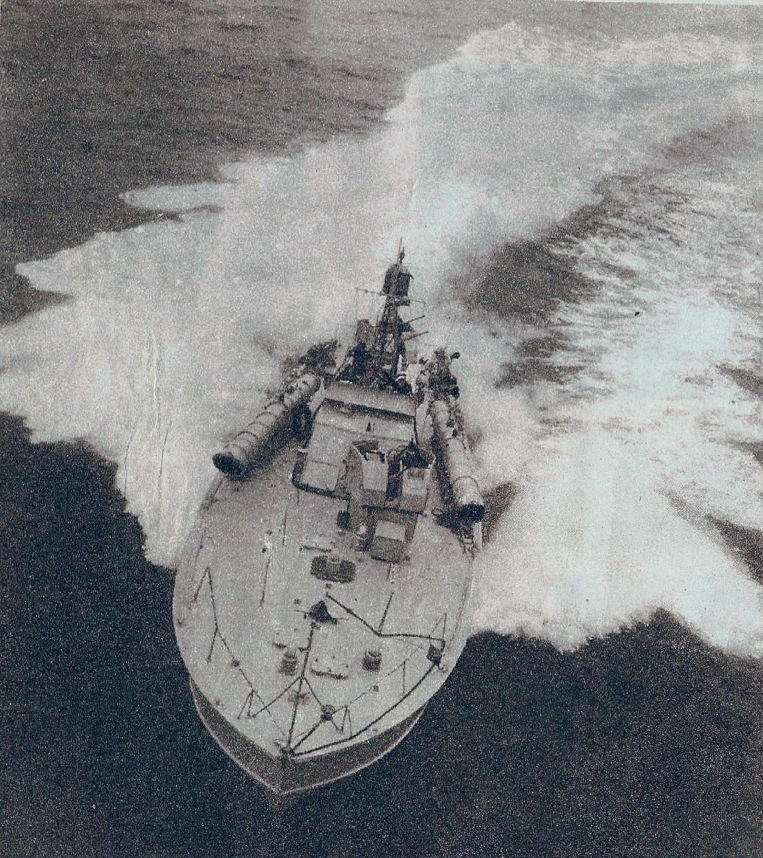 Kuter torpedowy w morzu , lata 60-te . ( źródło &quot;Kutry torpedowe&quot; Jan Marczak - Gdynia 1968r )