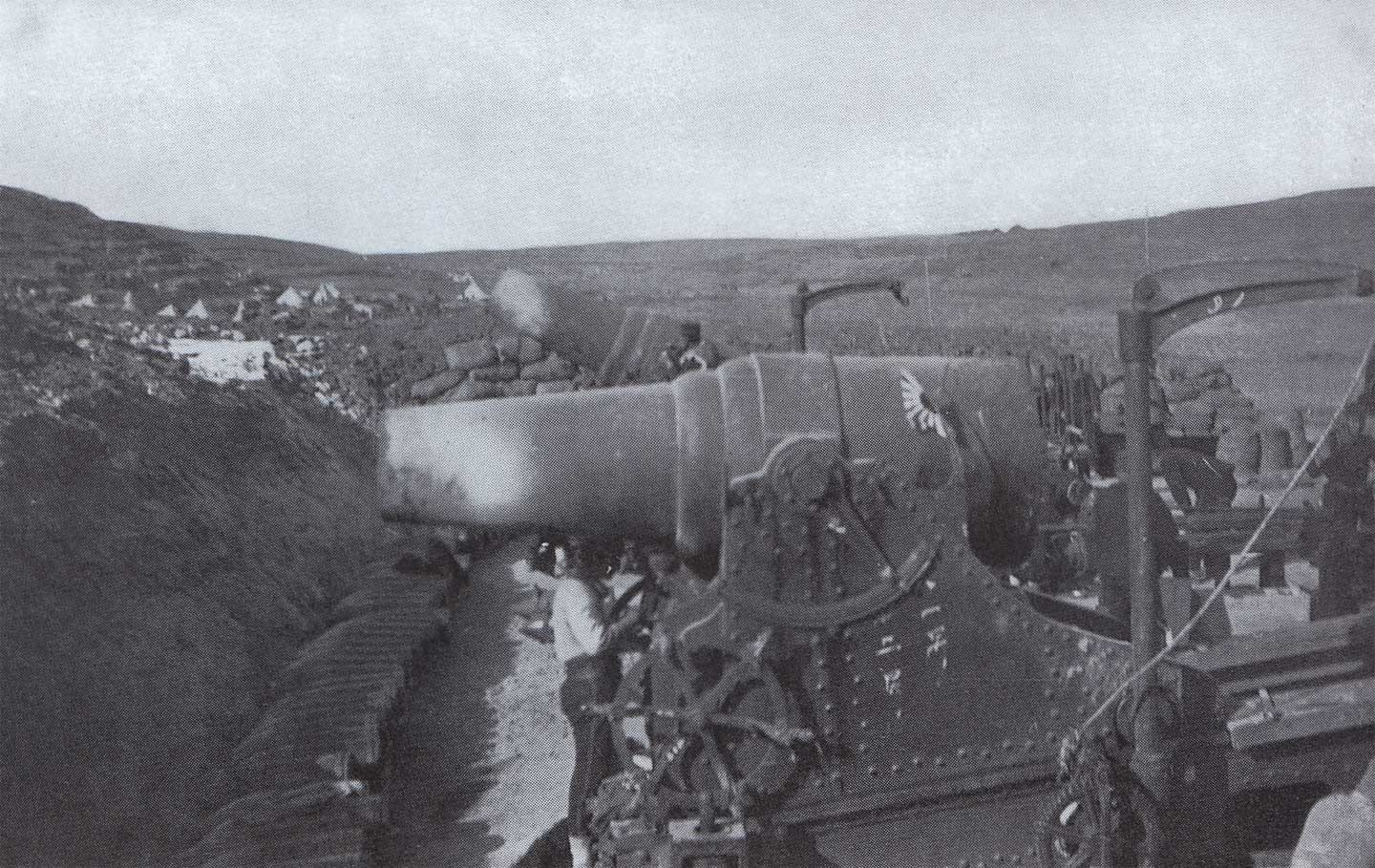 Japanese_28_cm_Howitzer_during_the_Siege_of_Port_Arthur.jpg