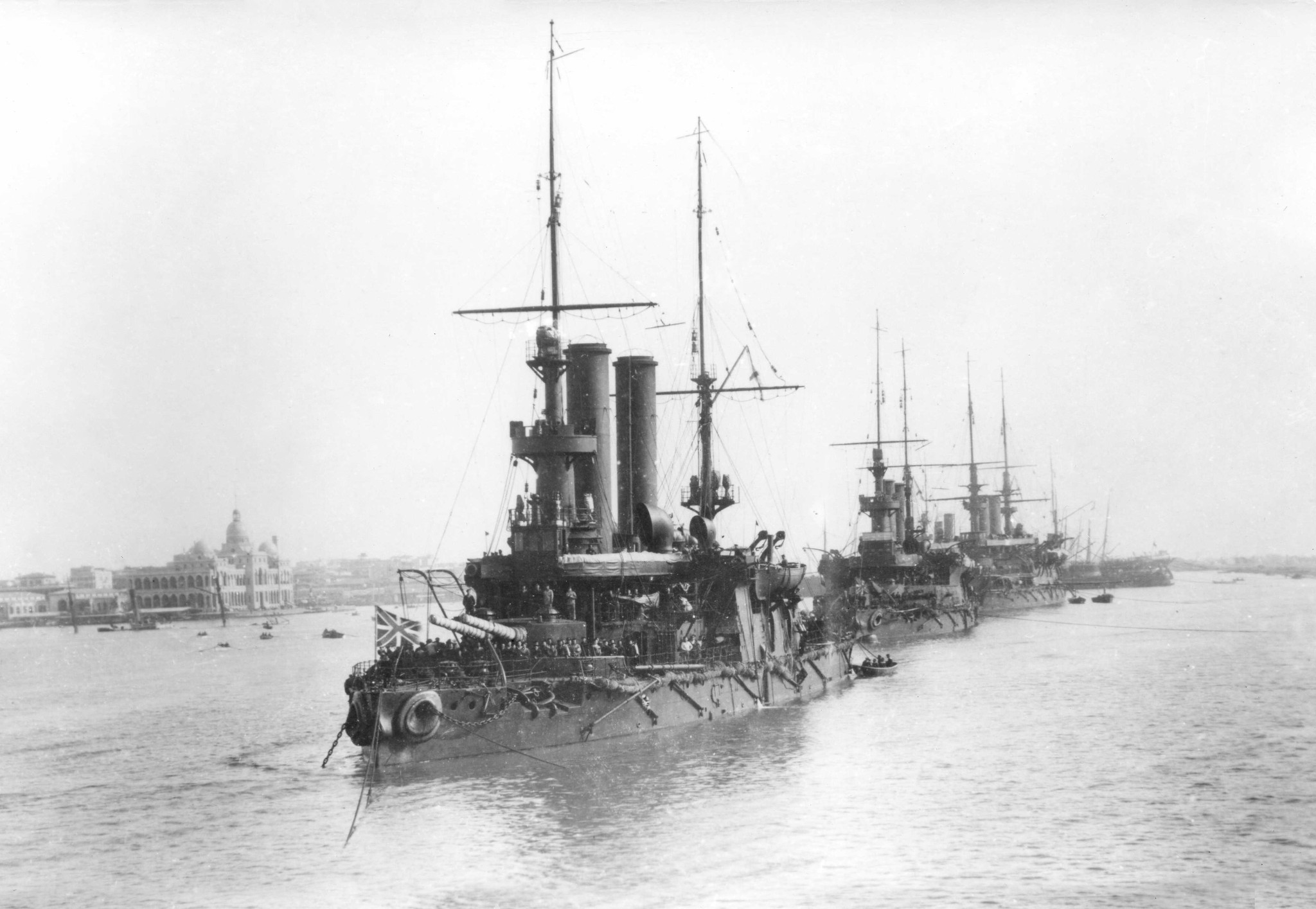 W składzie III Eskadry przechodzi przez Kanał Sueski (1905 rok)