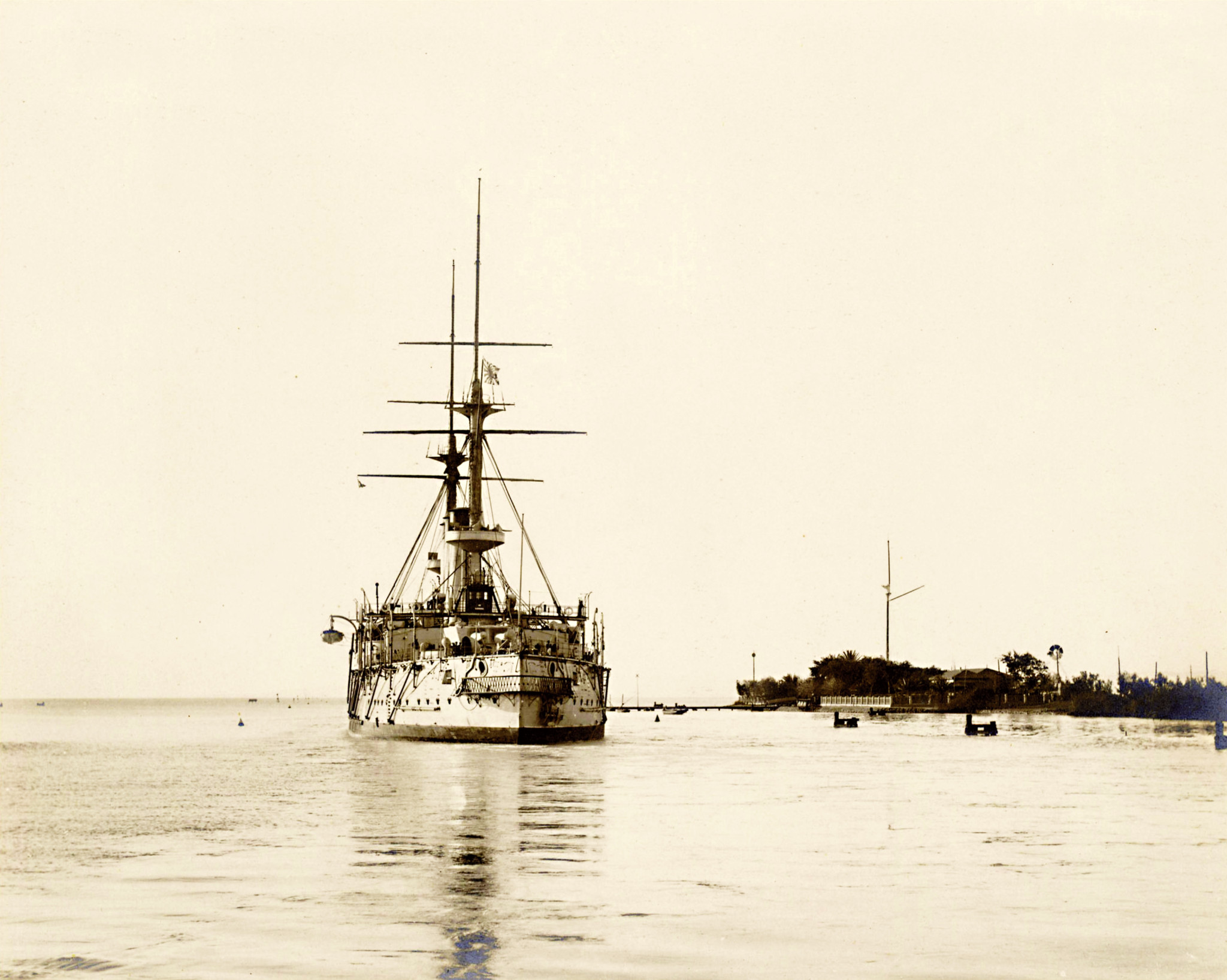 Shikishima od rufy 1900 (Kanał Sueski).jpg