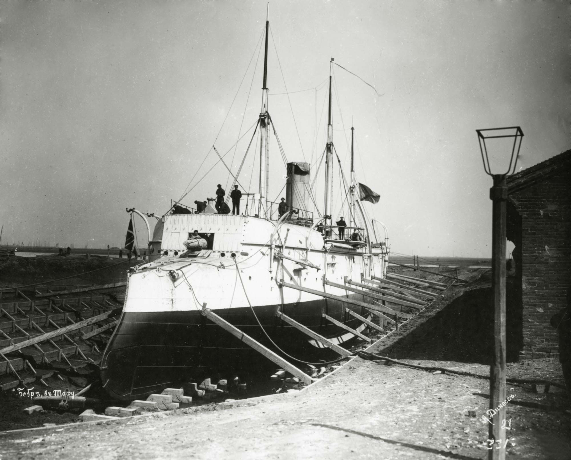 Bobr w doku (Taku 1902-1903).jpg