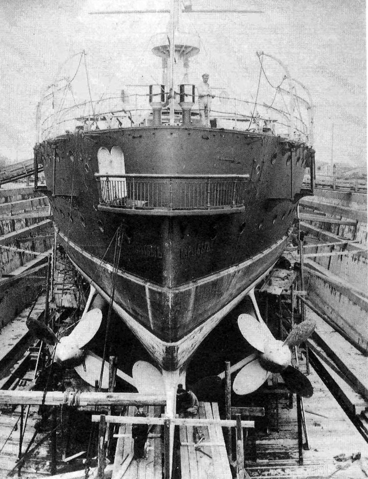 Pierieswiet w doku (rufa) 1900.jpg