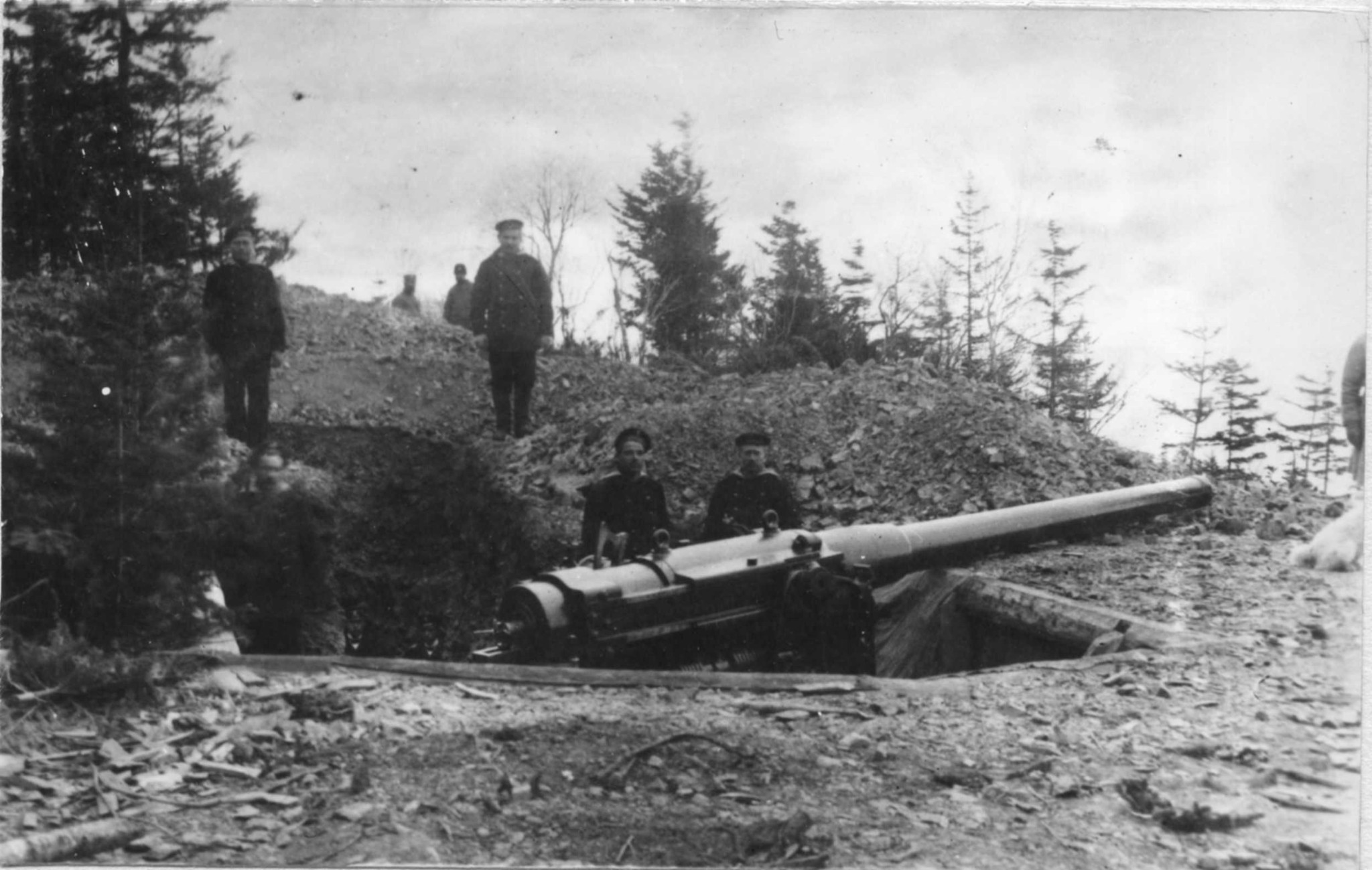 Korsakowsk 120mm armata z Nowika.jpg
