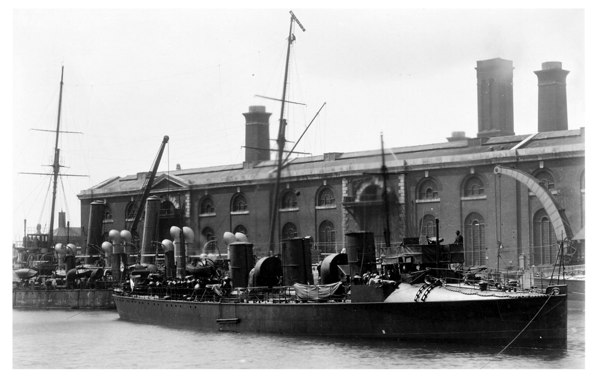 Viper 1901 (port).jpg