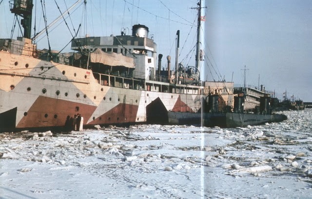 30 german kriegsmarine u-boat submarine frozen winter cold ice port footsteps sea beach sub gotenhafen.jpg