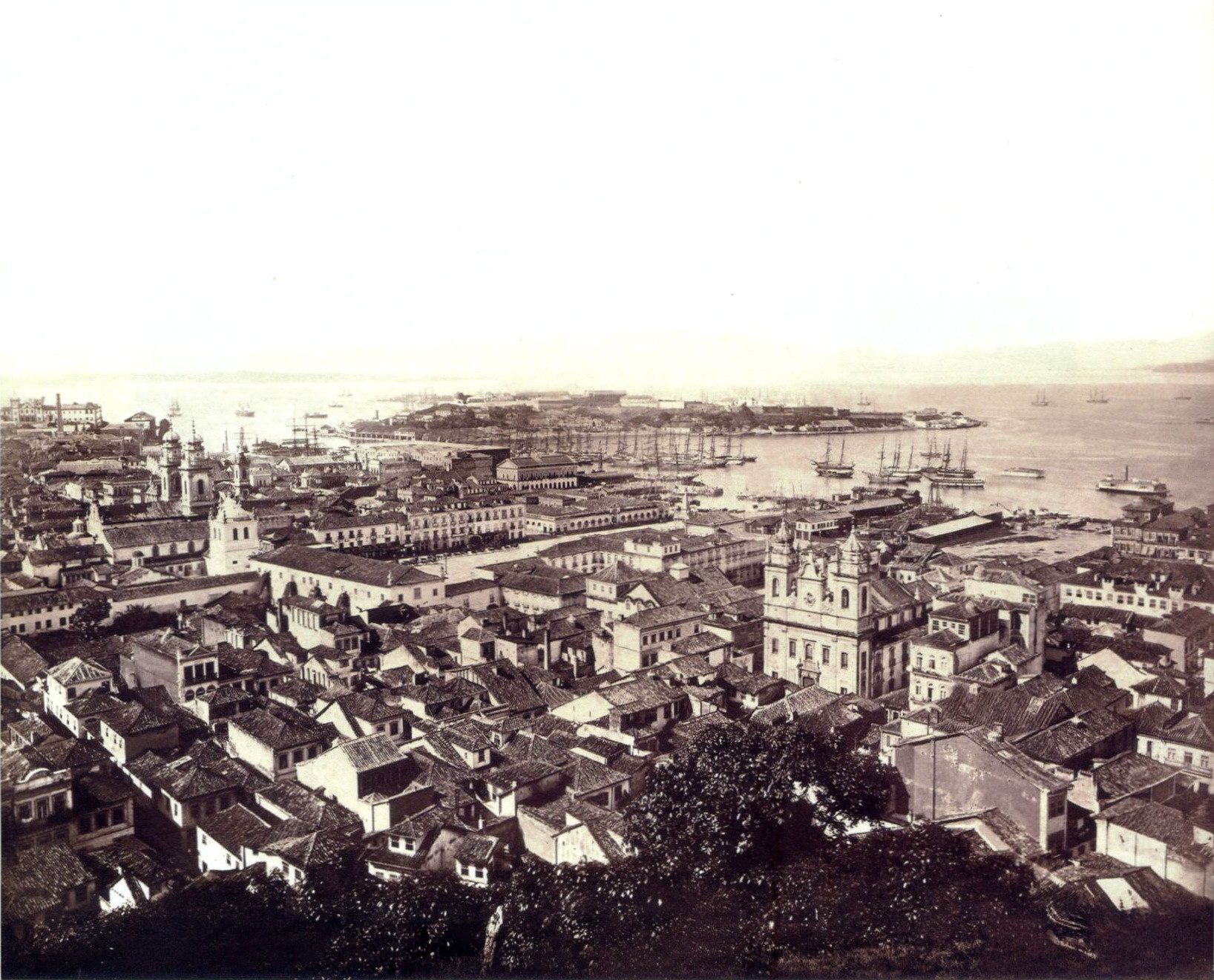 Rio_de_Janeiro_from_the_morro_do_Castelo_by_Leuzinger_1865.jpg