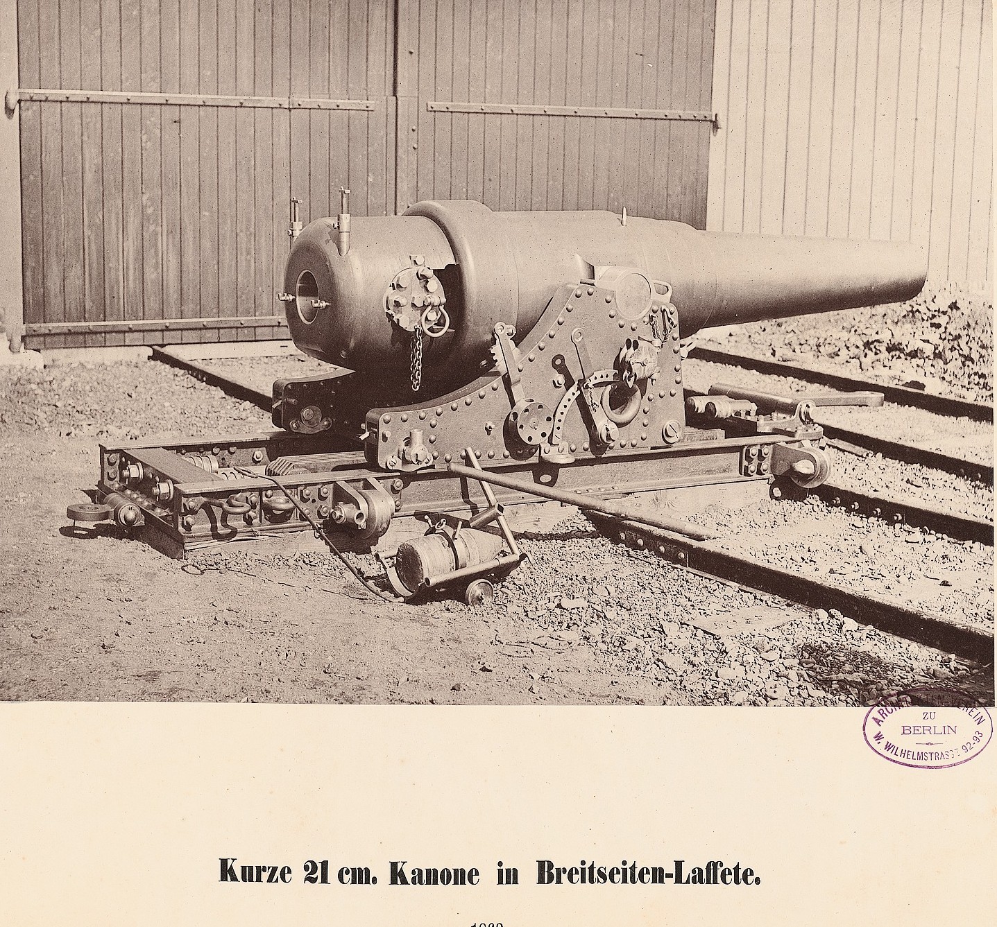 21_cm_Kanone_in_Breitseiten-Lafette_1869_F_9826 Krupp CUT.jpg