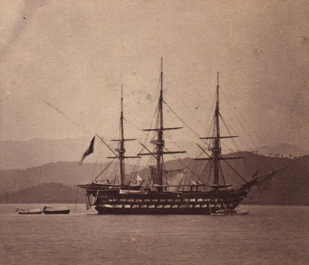 KITLV_A1124_-_Stoomlinieschip_Ré-galantuomo_in_de_haven_te_La_Spezia,_KITLV_155711.tiff.jpg