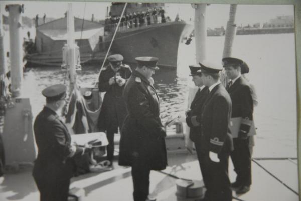 Na pokładzie ówczesny d-ca Mar.Woj.wiceadmirał Zdzisław Studziński.