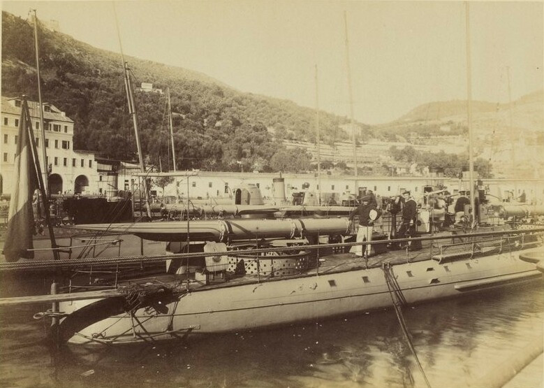 Torpilleur_127_in_Villefranche-sur-Mer_-_1891.jpg