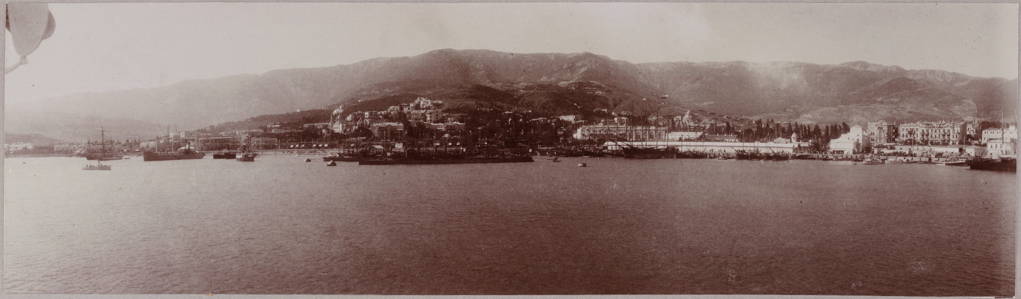 Swiriepnyj - za nim Strojnyj.jpg