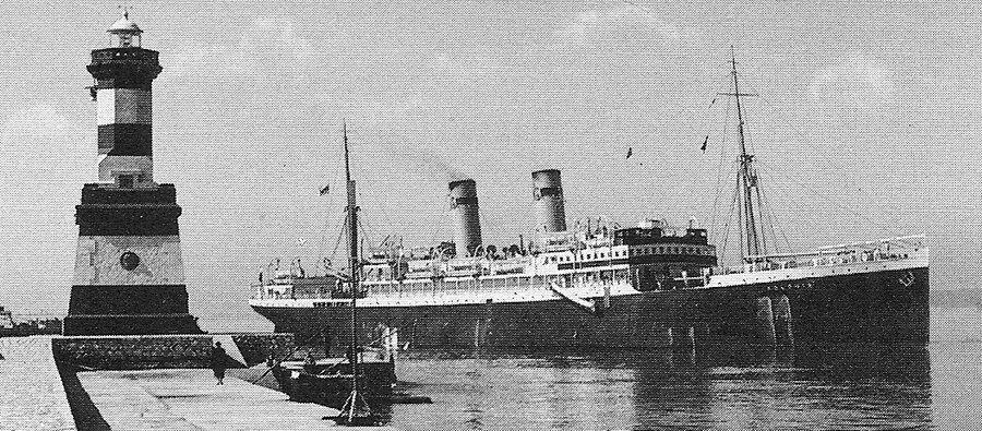 Statek w barwach GAL-u wchodzi do portu w Konstancy.<br />Źródło: Drzemczewski J., Śleboda T. &quot;Transatlantyki polskie&quot;, wyd. drugie (poprawione i uzupełnione), Pomorska Oficyna Wydawniczo-Reklamowa, Gdynia 2006