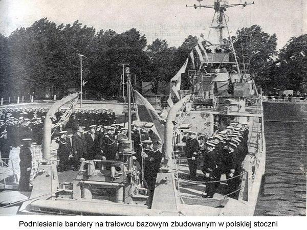 Uroczystość pierwszego podniesienia bandery . ( źródło : internet )