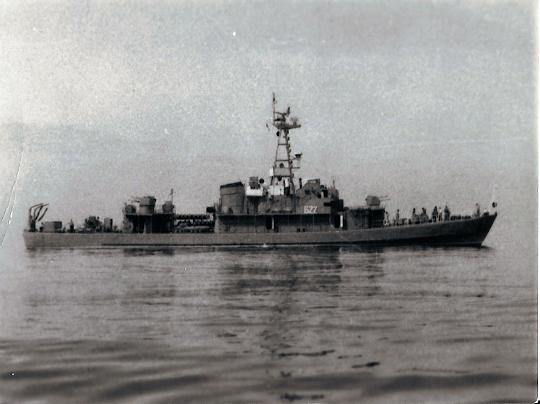 ORP "Rybitwa" /622/ w morzu . ( z archiwum domowego )