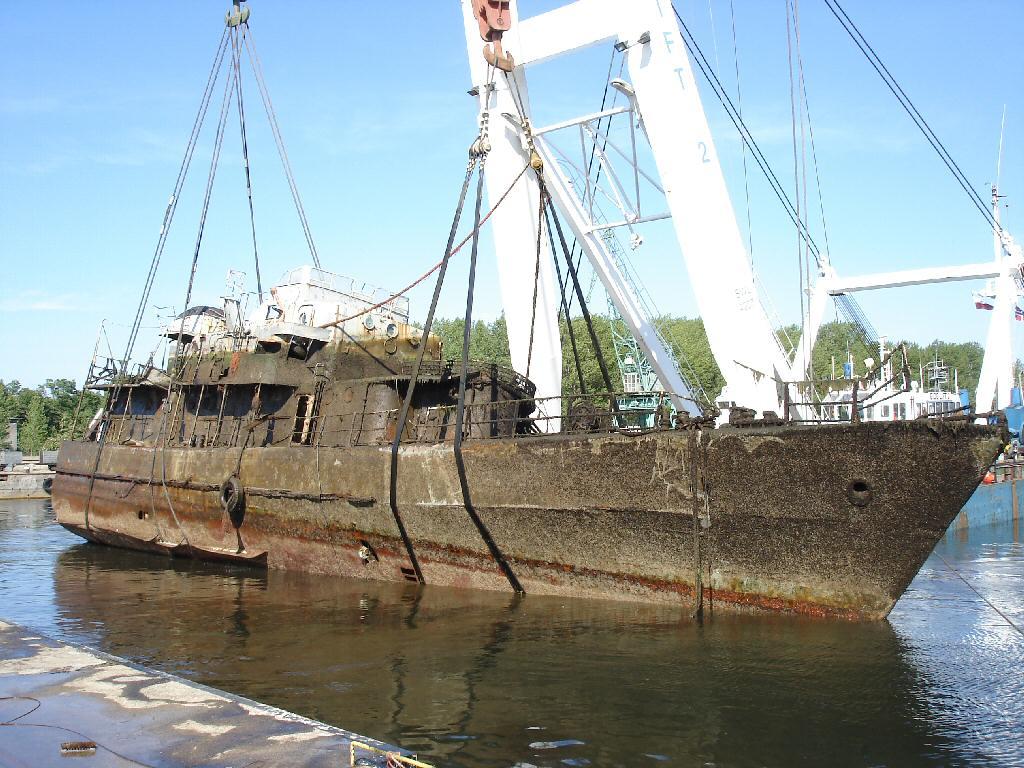 Wydobywanie wraku "Rybitwy " ( foto album )