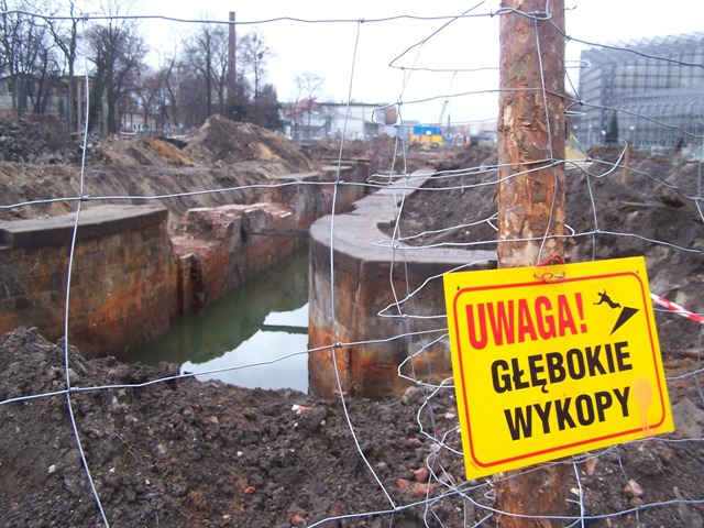 UWAGA! Głęboki, historyczny wykop