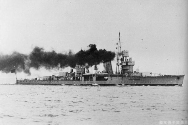 Chinese_cruiser_PING-HAI_in_1936.jpg