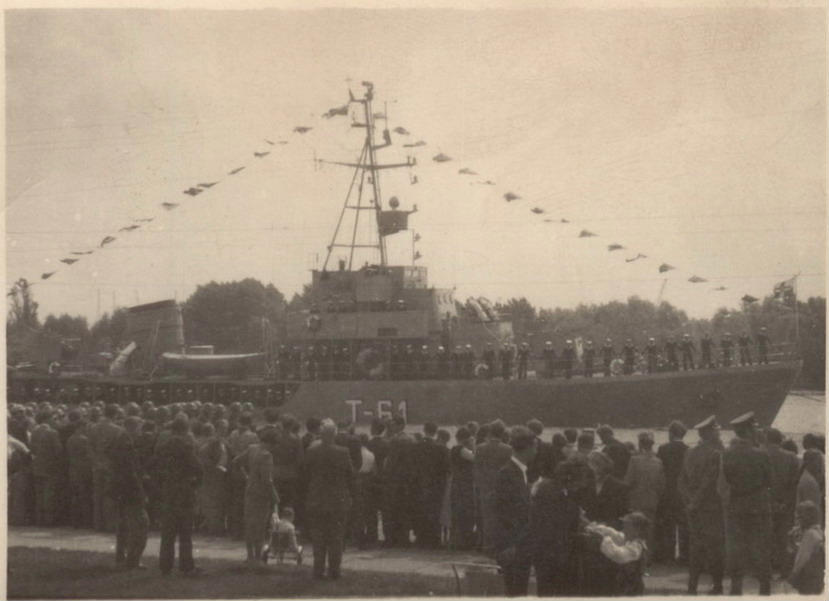 ORP &quot;ŻUBR&quot; , 22 lipiec 1958r. Parada w Szczecinie . ( foto M.Rudowicz )