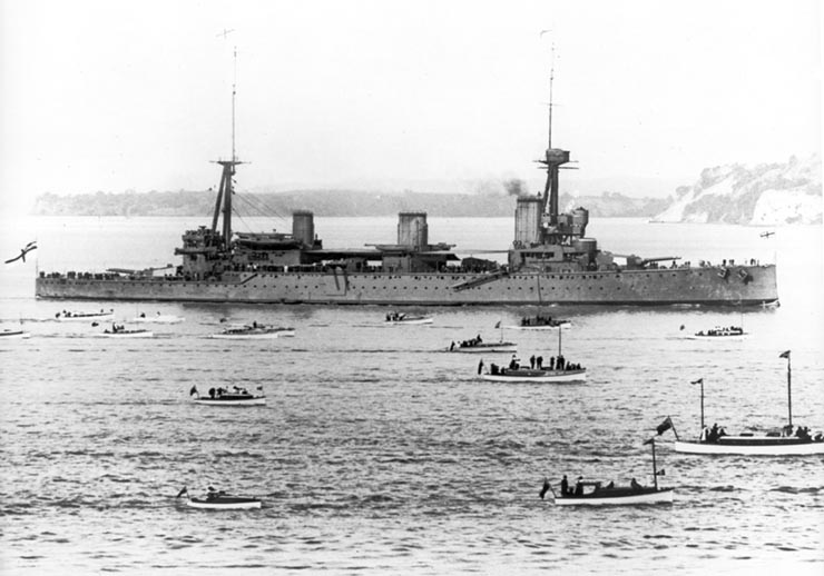 ABT 0053 HMS New Zealand arriving Auckland 1913.jpg