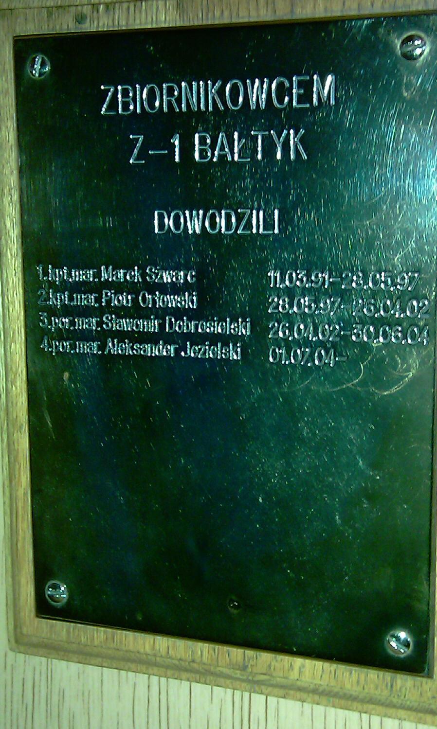 Tabliczka pamiątkowa ( foto : J.Serzysko )