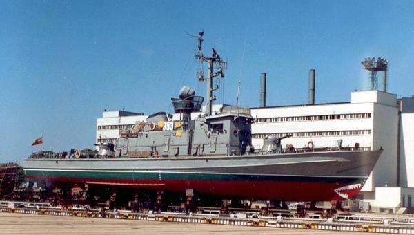 ORP &quot;Zręczny&quot; /353/ w Stoczni MW