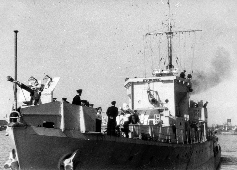 SLAZAK bow chaser 001.jpg