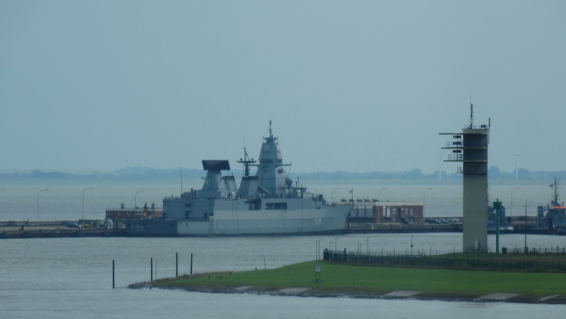 Wilhelmshaven.  Takie coś cumowało obok terminalu na którym rozładowywaliśmy.