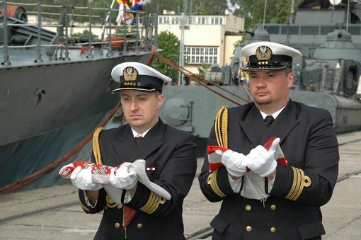 Opuszczenie bandery na &quot;Górniku&quot; i &quot;Hutniku&quot;