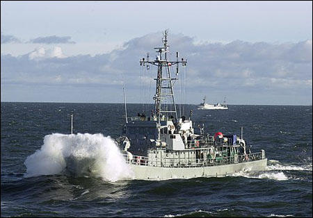ORP &quot;Mewa&quot; - niszczyciel min . ( źródło ORP Mewa )