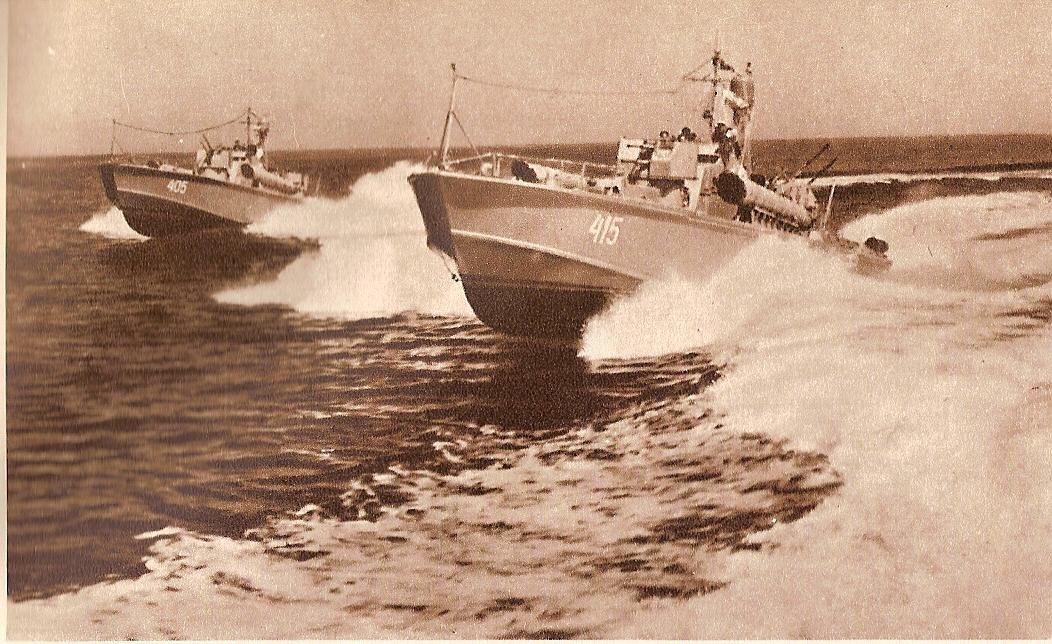 Kutry torpedowe w morzu , lata 60-te . ( źródło &quot;Kutry torpedowe&quot; Jan Marczak - Gdynia 1968r )