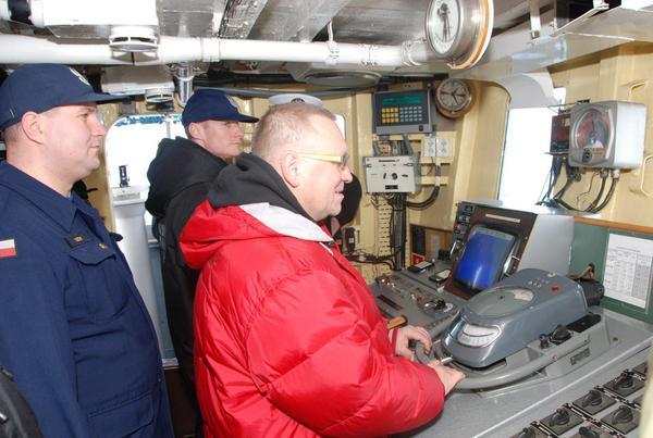 Jurek Owsiak za sterami okretu , 2008r.