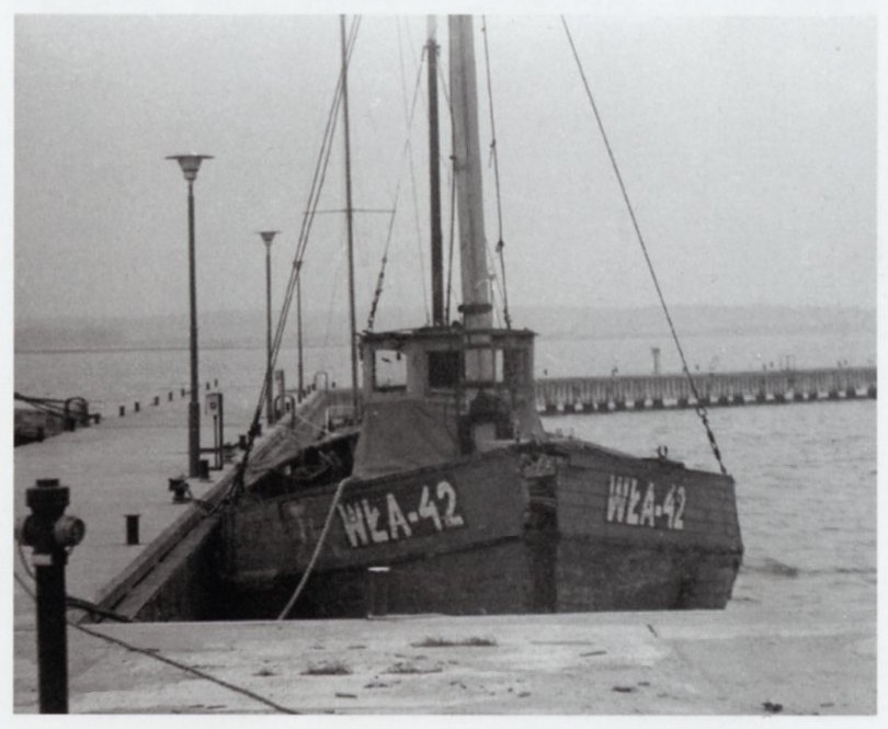 9a) Wła-42 - B. Huras, F. Necel Rybacka flota Władysławowa.jpg