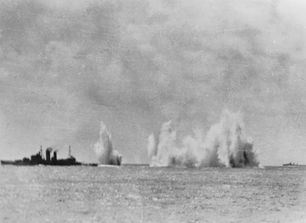 Battle_of_Java_Sea_-_HMS_Exeter_under_Attack.jpg
