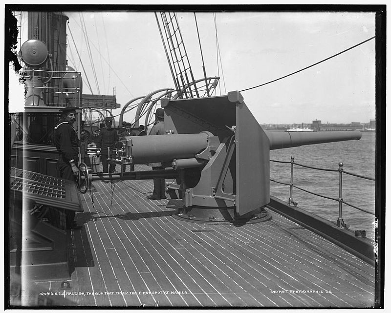 USS_Raleigh_5_inch_gun_LOC_4a14691v.jpg