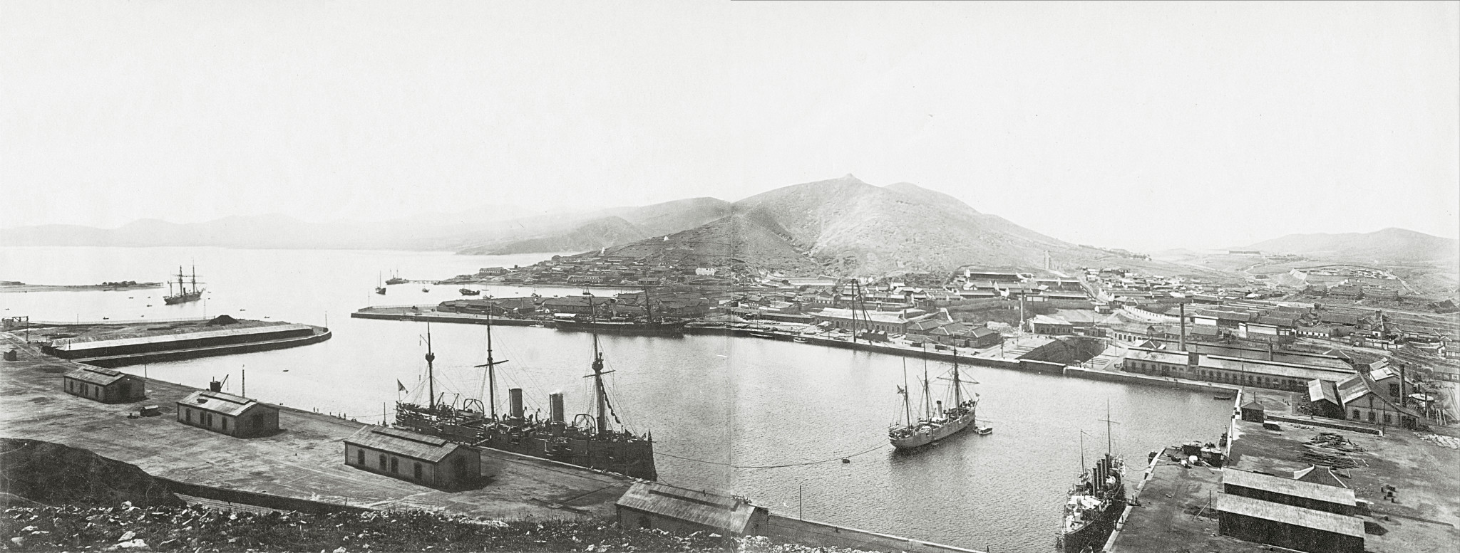 W Port Arturze 1898 rok (zaraz po zajęciu portu)