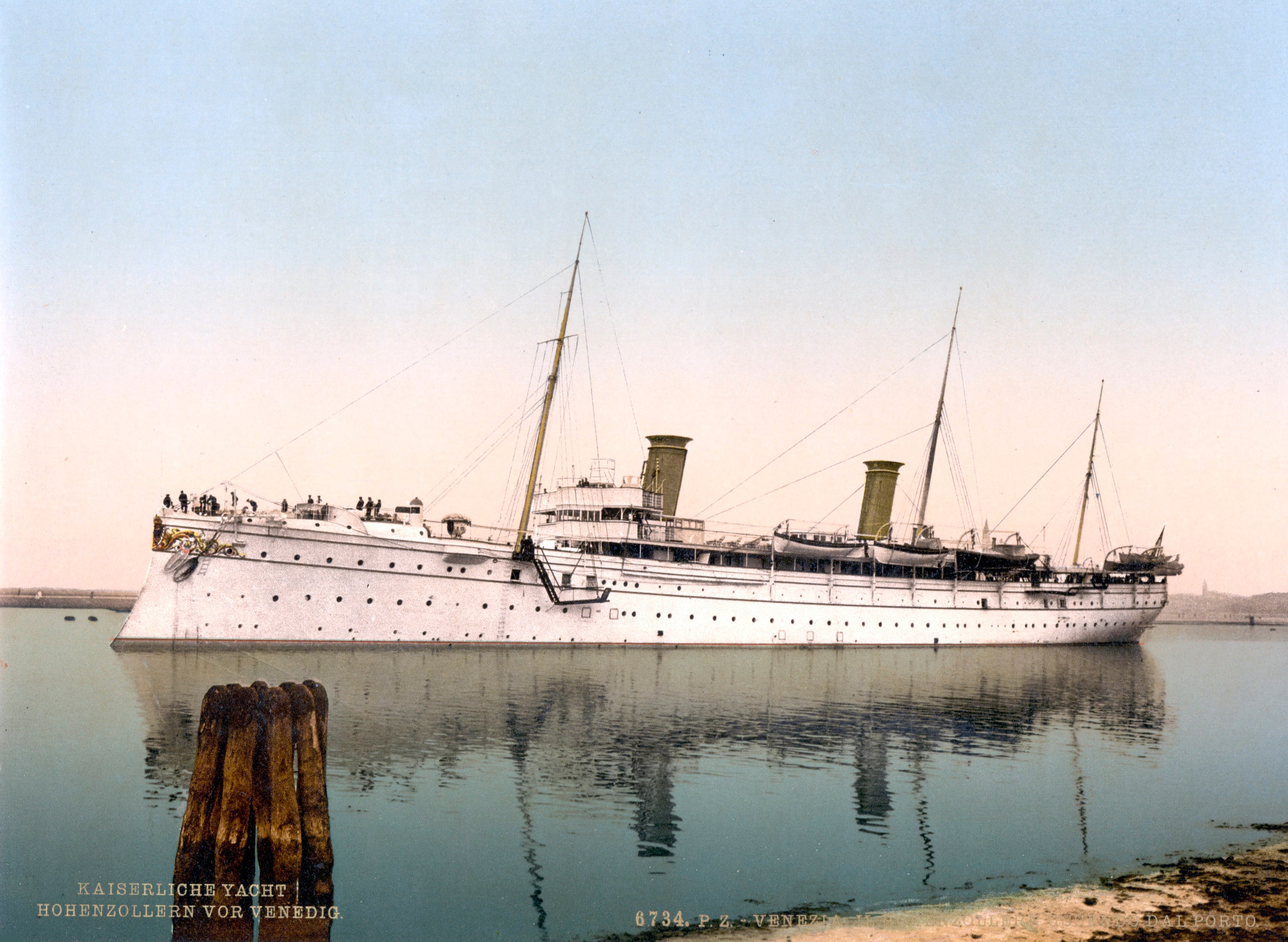 Hohenzollern,_leaving_the_harbor,_Venice,_Italy-LCCN2001701060.jpg